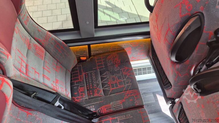 Minibus MERCEDES-BENZ 30 Sitzer Schul- Transferbus 519 Vorlauffahrzeug
