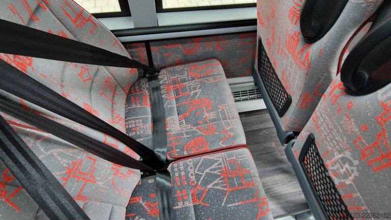 Minibus MERCEDES-BENZ 30 Sitzer Schul- Transferbus 519 Vorlauffahrzeug
