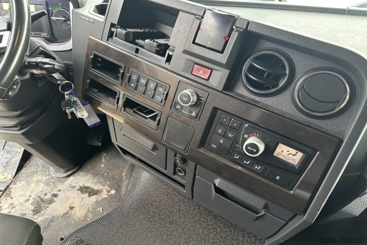 LKW mit Pritsche & Plane Renault T460 Pritsche-Plane Hebebühne / Swiss-Vehicle