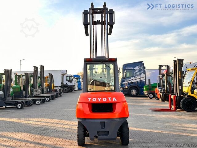 Forklift Toyota 42-4FD40 / DIESEL / 4500KG / DUPLEX / FO