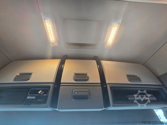 Standard SZM RENAULT T 520 * ACC * KLIMAAUT. * SPURHALTE *