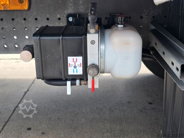 Auflieger mit Pritsche & Plane SCHMITZ CARGOBULL SCB*S3 * PR.+PL. * PLANE UNBESCHRIFTET *