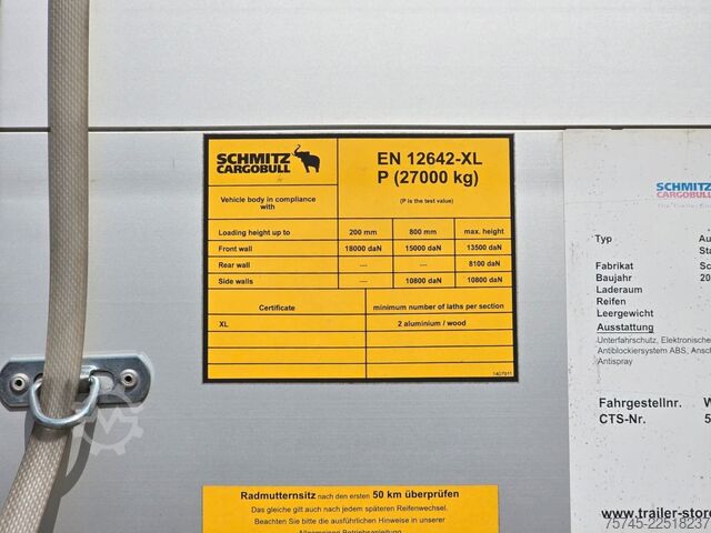 Auflieger mit Pritsche & Plane SCHMITZ CARGOBULL SCB*S3 * PR.+PL. * PLANE UNBESCHRIFTET *