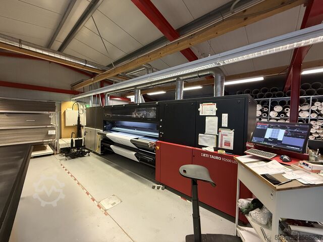 Hybrider 2,5-Meter-UV-LED-Digitaldrucker AGFA Jeti Tauro H2500 LED