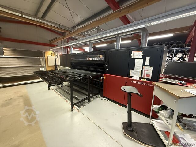 Hybrider 2,5-Meter-UV-LED-Digitaldrucker AGFA Jeti Tauro H2500 LED