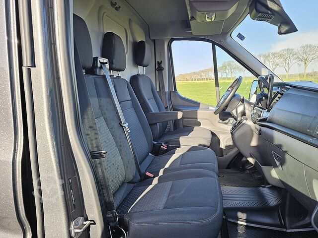 High-roof van FORD TRANSIT 2.0 L3H2 CarPlay Xenon!