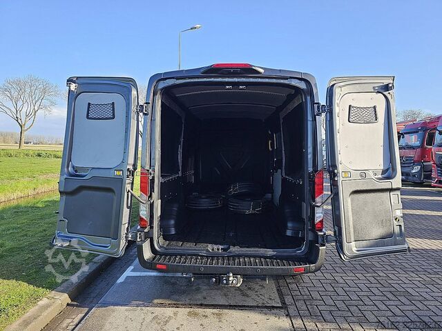 High-roof van FORD TRANSIT 2.0 L3H2 CarPlay Xenon!