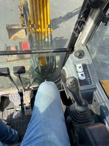 Mini excavator TAKEUCHI TB 228