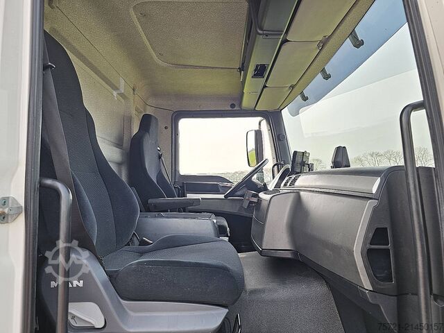 Refrigerated/frozen transport M.A.N. 26.340 TGM 6X2-4 FRIGO TAILLIFT