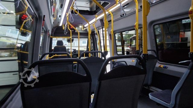Minibus MERCEDES-BENZ 517 / 515 Frontniederflur mit  Ada Systeme
