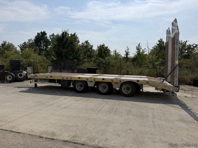 Low loader trailer Möslein TTA33 Schwebheim  Tridemtieflader 31 t GG, 8 m lang