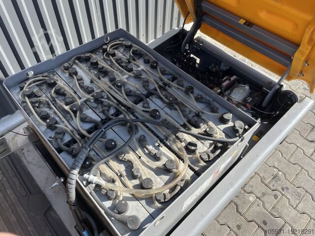 Tow Tractor Jungheinrich EZS590