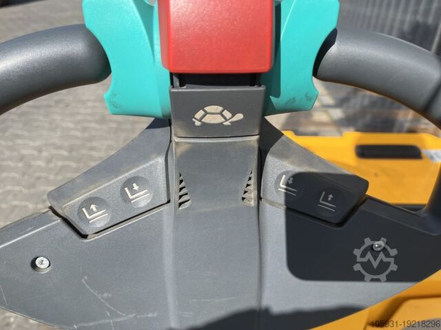 Pedestrian Stacker Jungheinrich EJC214