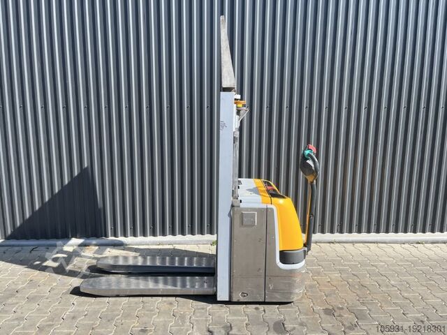 Pedestrian Stacker Jungheinrich EJC112z