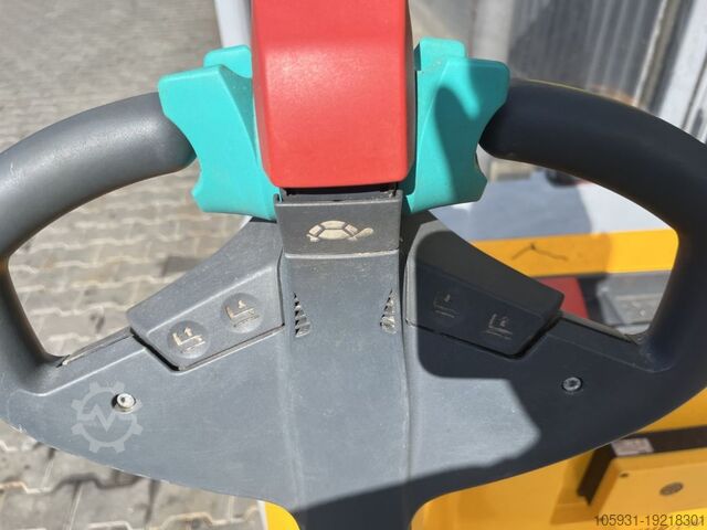 Pedestrian Stacker Jungheinrich EJC112z