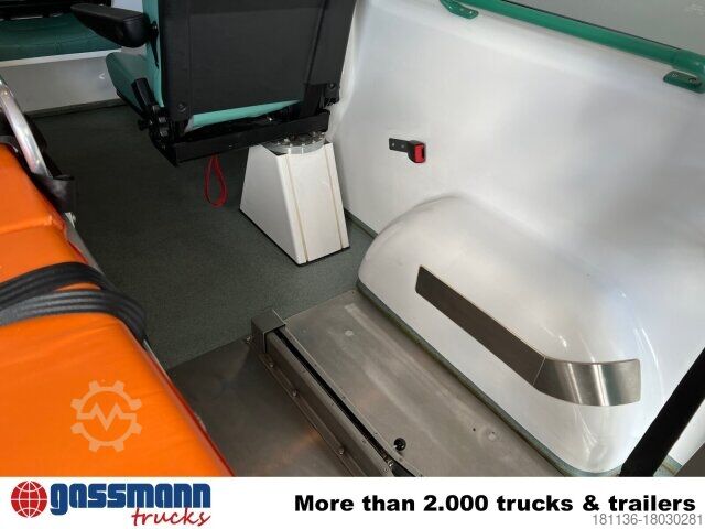 Fire truck Renault Trafik 2.0 dCi115 4x2, Krankentransporter