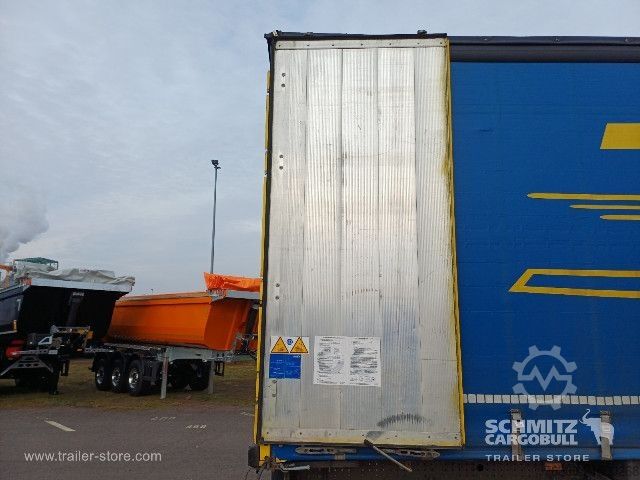 Auflieger mit Pritsche & Plane Schmitz Cargobull Curtainsider Standard Getränke
