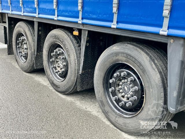 Auflieger mit Pritsche & Plane Schmitz Cargobull Curtainsider Standard Getränke