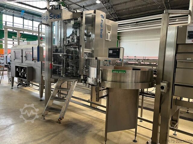 Used FUJI 410 sleeve applicator labeling machine for PET 10000 BPH Fuji Seal 410 DT-STH-DHA