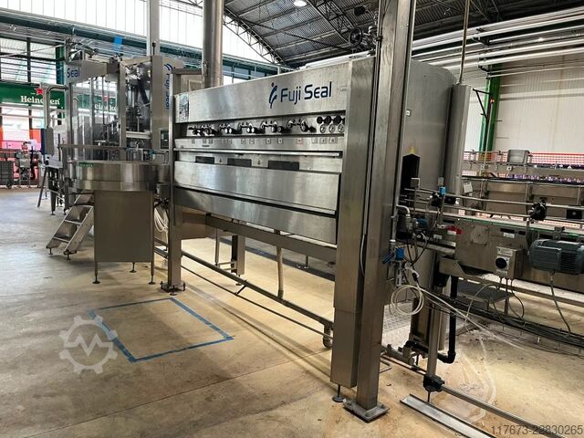 Used FUJI 410 sleeve applicator labeling machine for PET 10000 BPH Fuji Seal 410 DT-STH-DHA