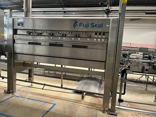 Used FUJI 410 sleeve applicator labeling machine for PET 10000 BPH Fuji Seal 410 DT-STH-DHA