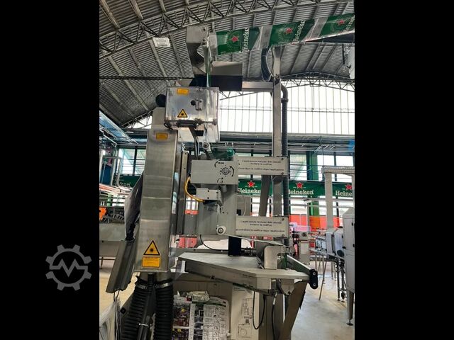 Used FUJI 410 sleeve applicator labeling machine for PET 10000 BPH Fuji Seal 410 DT-STH-DHA
