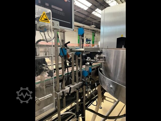 Used FUJI 410 sleeve applicator labeling machine for PET 10000 BPH Fuji Seal 410 DT-STH-DHA