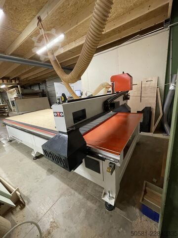 4.5 kW HSD Air cooling spindle 3-axis CNC Router FS1530