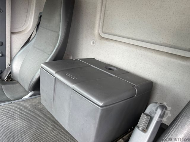 LKW mit Getränkeaufbau SCANIA P 320 / LBW / AHK / LENKACHSE / KAMERA