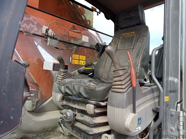 Abbruchbagger Hitachi ZX350LC-3 with standard earth boom and long-front boom