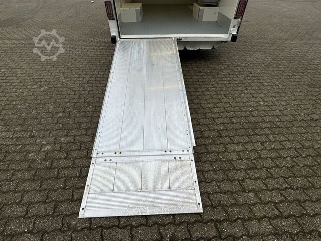 Transporter mit Koffer RENAULT Master Tiefrahmen Koffer *Rampe*Klima*4,26 Länge