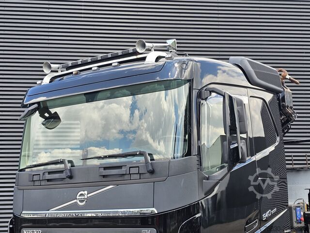 Kranwagen Volvo FH540 8X4 / 8X2 / HMF 28TM KRAN / CRANE / OPRIJ...