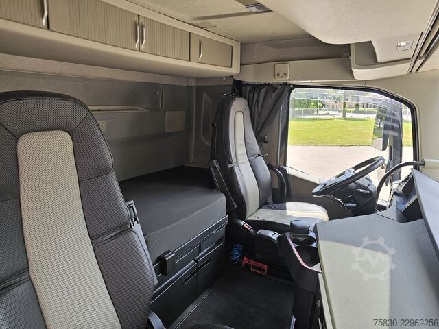 Kranwagen Volvo FH540 8X4 / 8X2 / HMF 28TM KRAN / CRANE / OPRIJ...