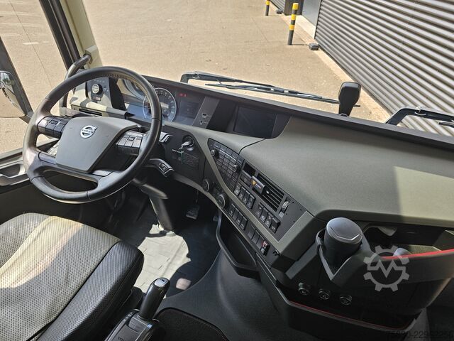 Kranwagen Volvo FH540 8X4 / 8X2 / HMF 28TM KRAN / CRANE / OPRIJ...