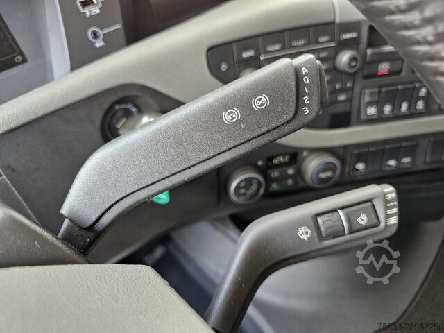 Kranwagen Volvo FH540 8X4 / 8X2 / HMF 28TM KRAN / CRANE / OPRIJ...