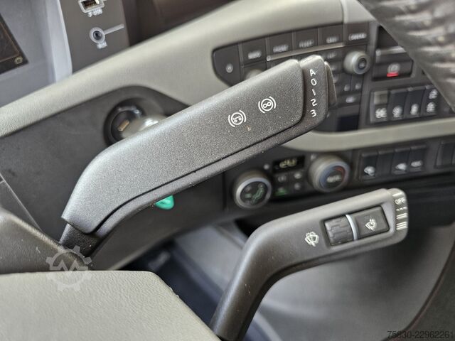 Bergungsfahrzeug Volvo FH540 8X4 / HMF 28TM KRAN / CRANE / OPRIJ- MACH...