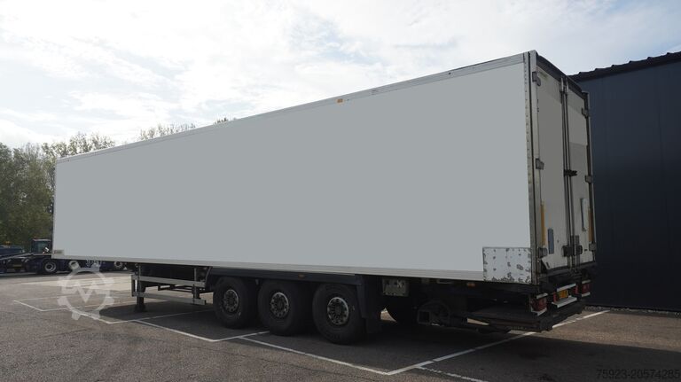 Refrigerated/frozen transport LAMBERET 3 AXLE FRIGO TRAILER WITH THERMO KING SLX300