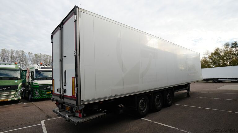 Refrigerated/frozen transport Schmitz Cargobull 3 AXLE FRIGO TRAILER