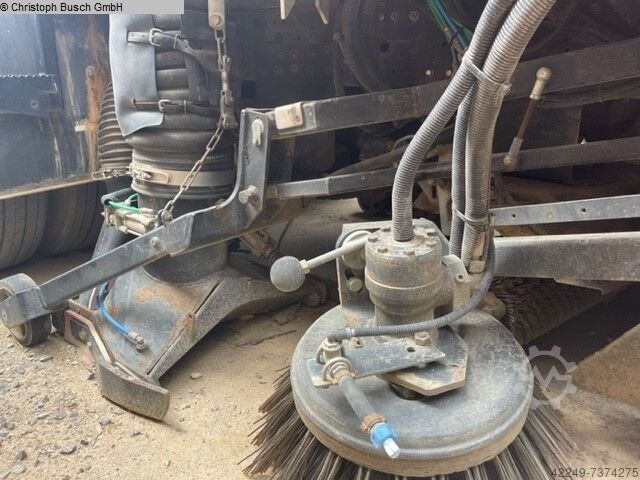 Sweeping Machine MITSUBISHI FE 85