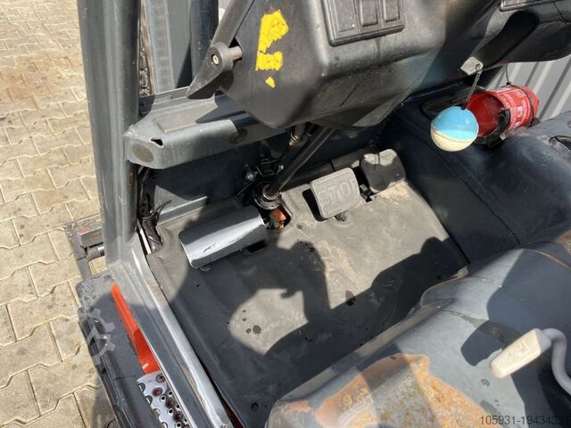 Electric 4-wheel forklift Linde E20P-02