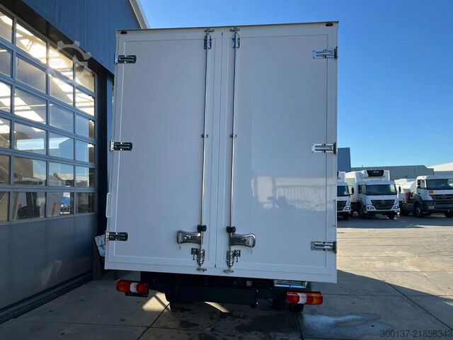 Suitcase Mercedes-Benz Accelo 915 4x2 Closed Cargo Truck