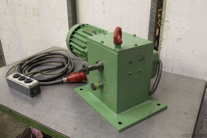 Gear motor 1.1 kW 25 rpm Helin RK010.5b-4