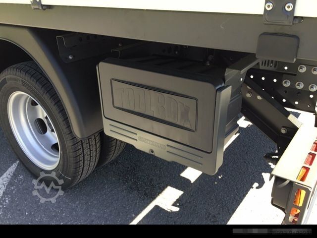 Tipper van MITSUBISHI Canter 3C15 Hinterkipper mit Staubox AHK3,5/grau