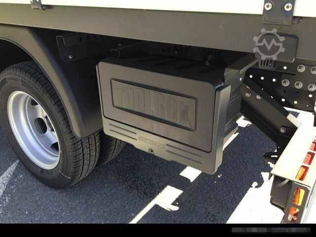 Tipper van FUSO Canter 3C15 Hinterkipper mit Staubox AHK3,5/grau