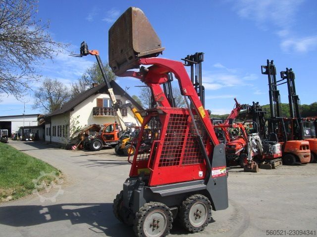 Baggerlader Bobcat S 70 - Kompaktlader mit Schaufel