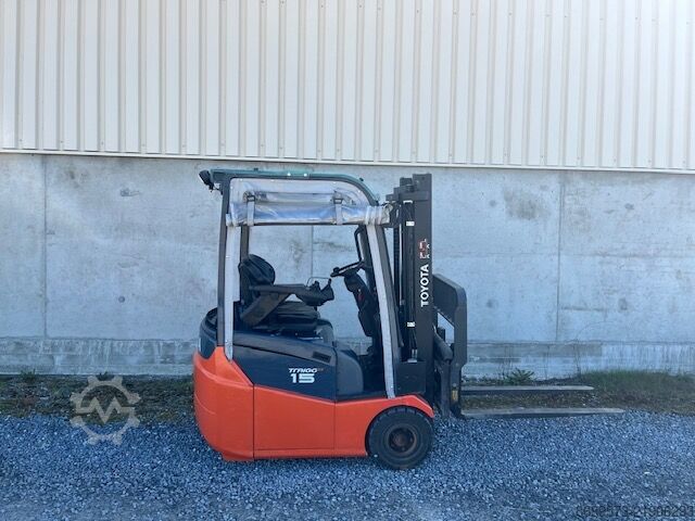Forklift Toyota 7FBEST15