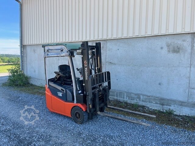 Forklift Toyota 7FBEST15