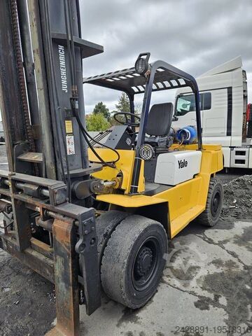 Four-wheel forklift YALE DGF80