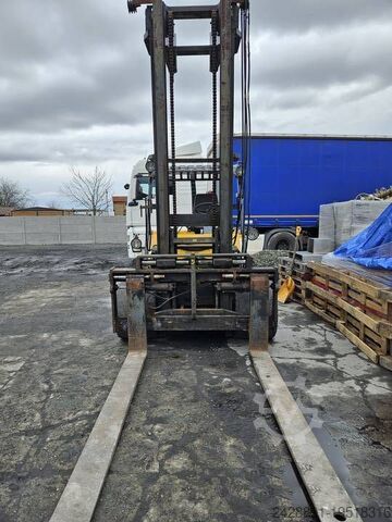 Four-wheel forklift YALE DGF80