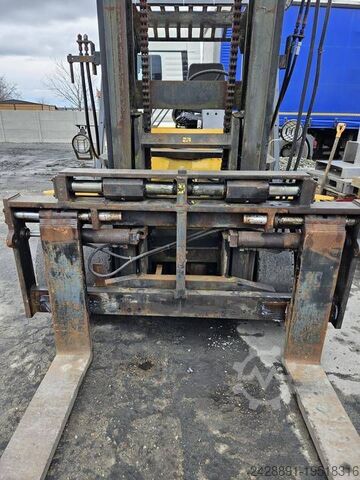 Four-wheel forklift YALE DGF80